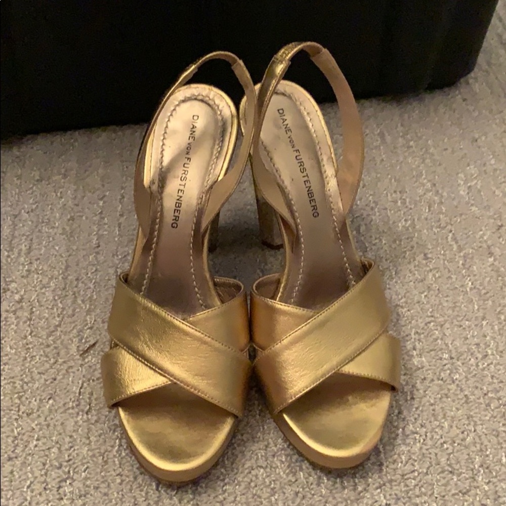 Gold pumps